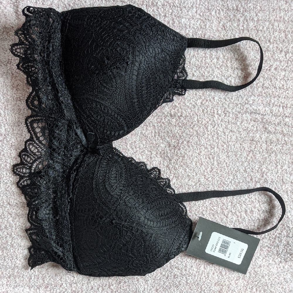 Fredrick's Of Hollywood Elegant Black Lace Bralette NWT